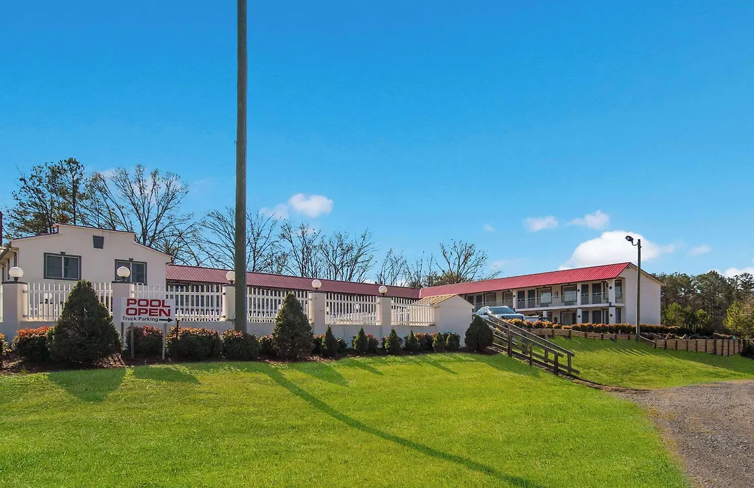 Econo Lodge Calhoun North Damascus-1