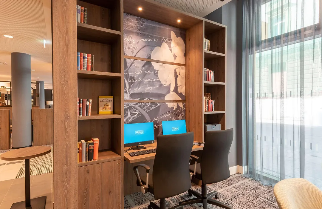 Hampton By Hilton Duesseldorf City Centre-1