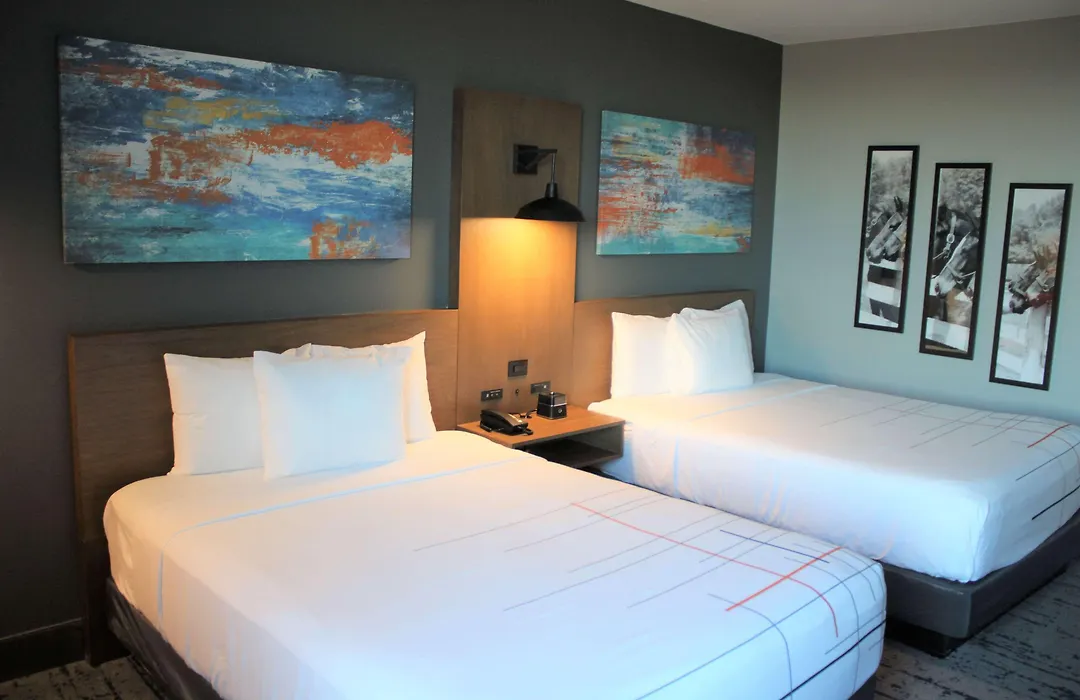 La Quinta Inn & Suites By Wyndham Bardstown-1