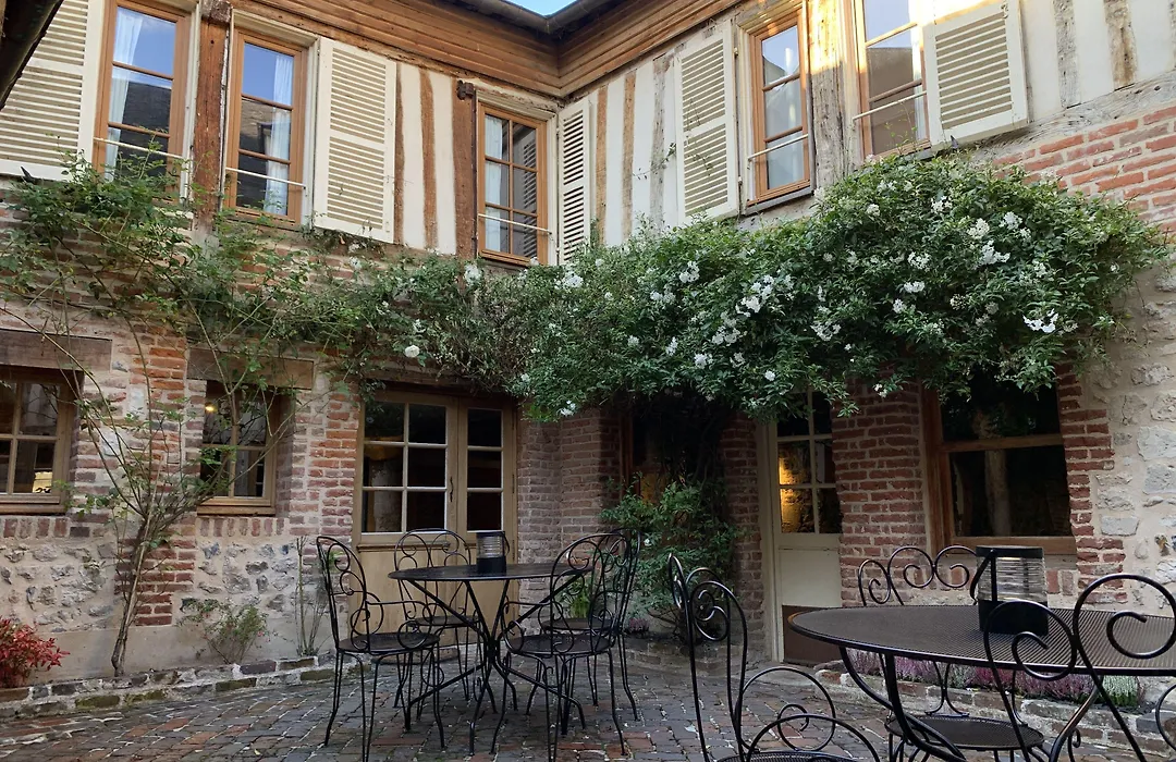 L'Ecole des Demoiselles-1
