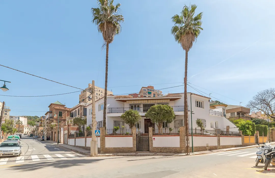 Ayz Silvela - Auto Check-In Property-1