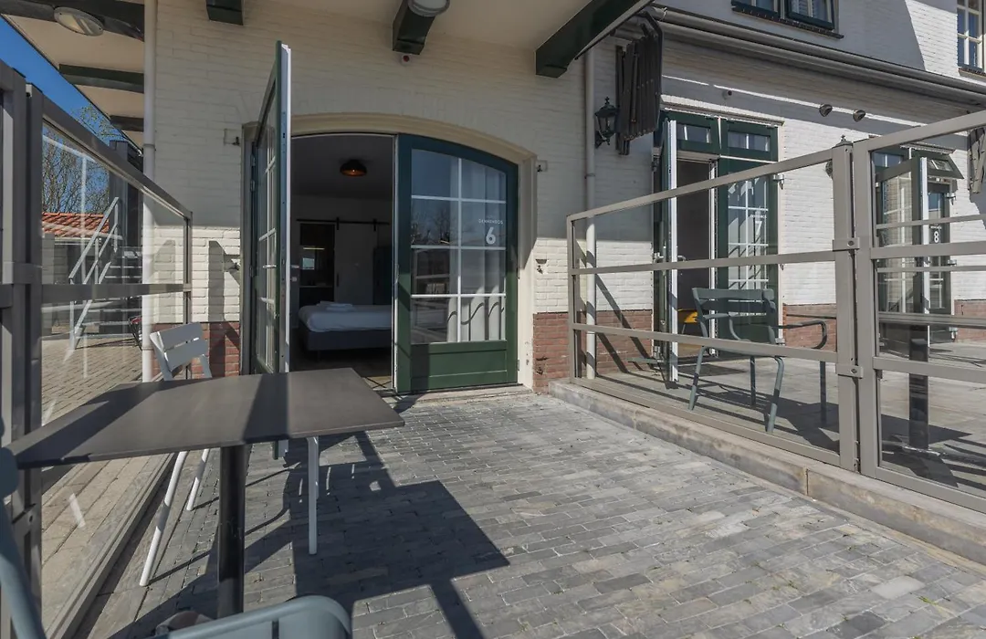 Strandhotel Dennenbos-1