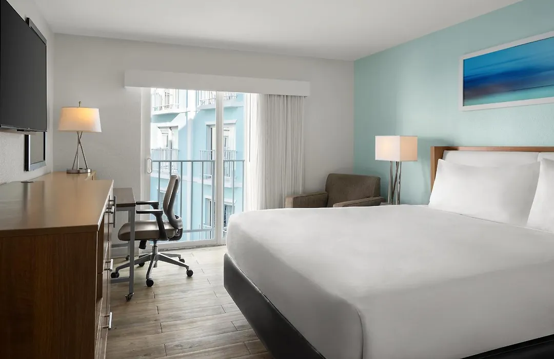 Courtyard By Marriott Nassau Downtown/Junkanoo Beach-1