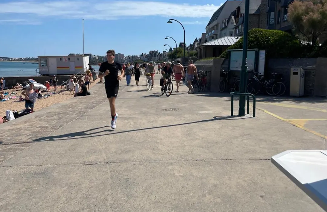 STUDIO 3 Mn de la PLAGE Terrasse Vélos Proche de la ville fortifiée-1