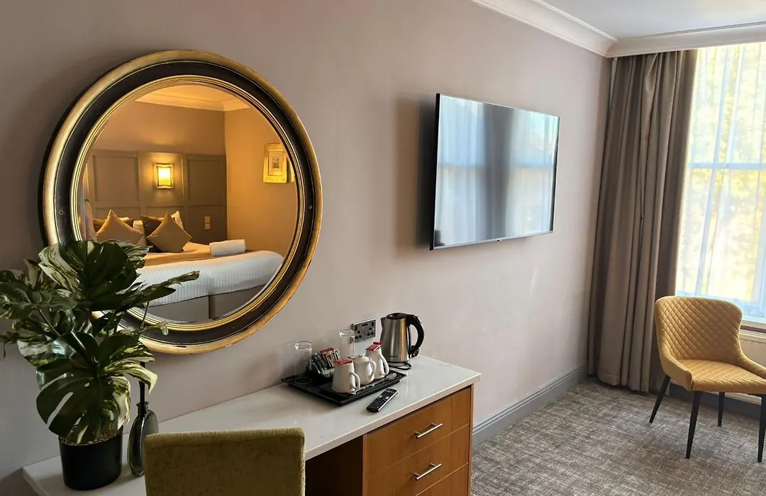 Caledonian Hotel-1