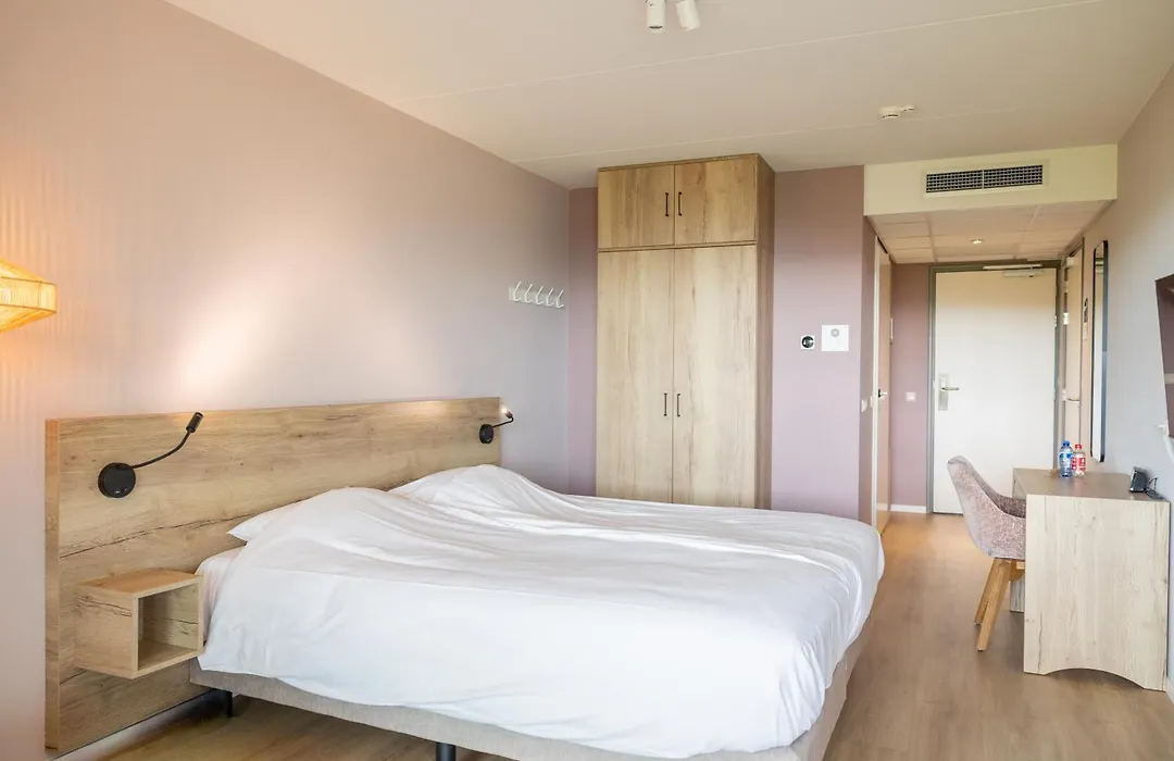 Strandhotel Buren aan Zee-1