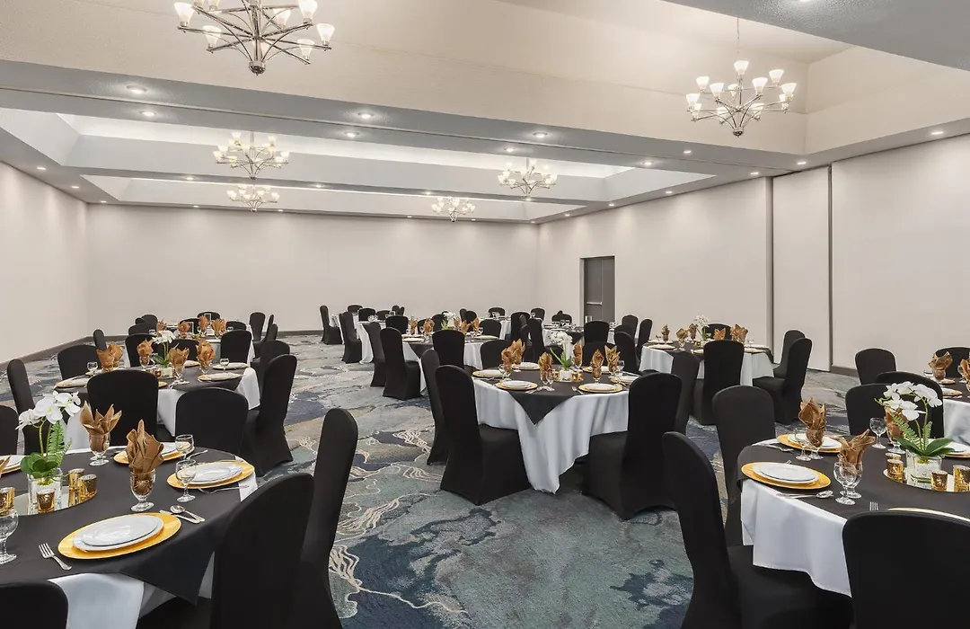 Holiday Inn Oakville Centre By Ihg-1