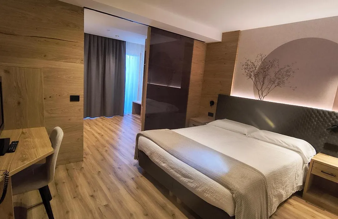 Hotel Canada-1