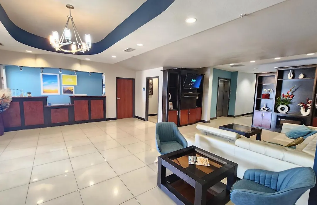 Days Inn & Suites By Wyndham Russellville-1