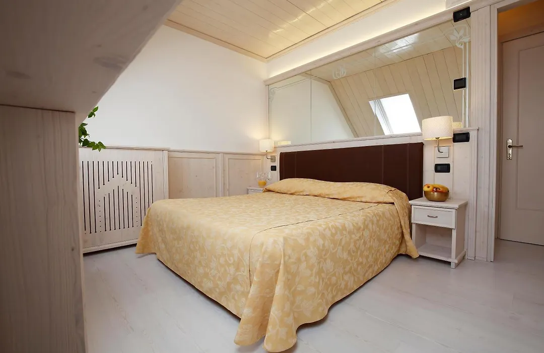 Hotel Croce Bianca-1