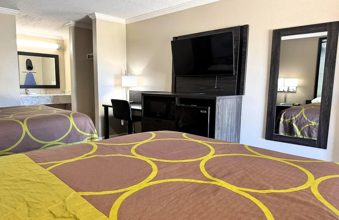 Super 8 By Wyndham Picayune-1