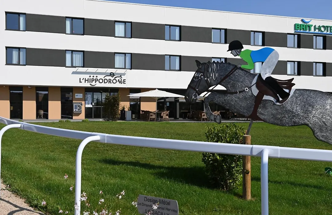 Brit Hotel Ploermel - Hotel de l'Hippodrome-1