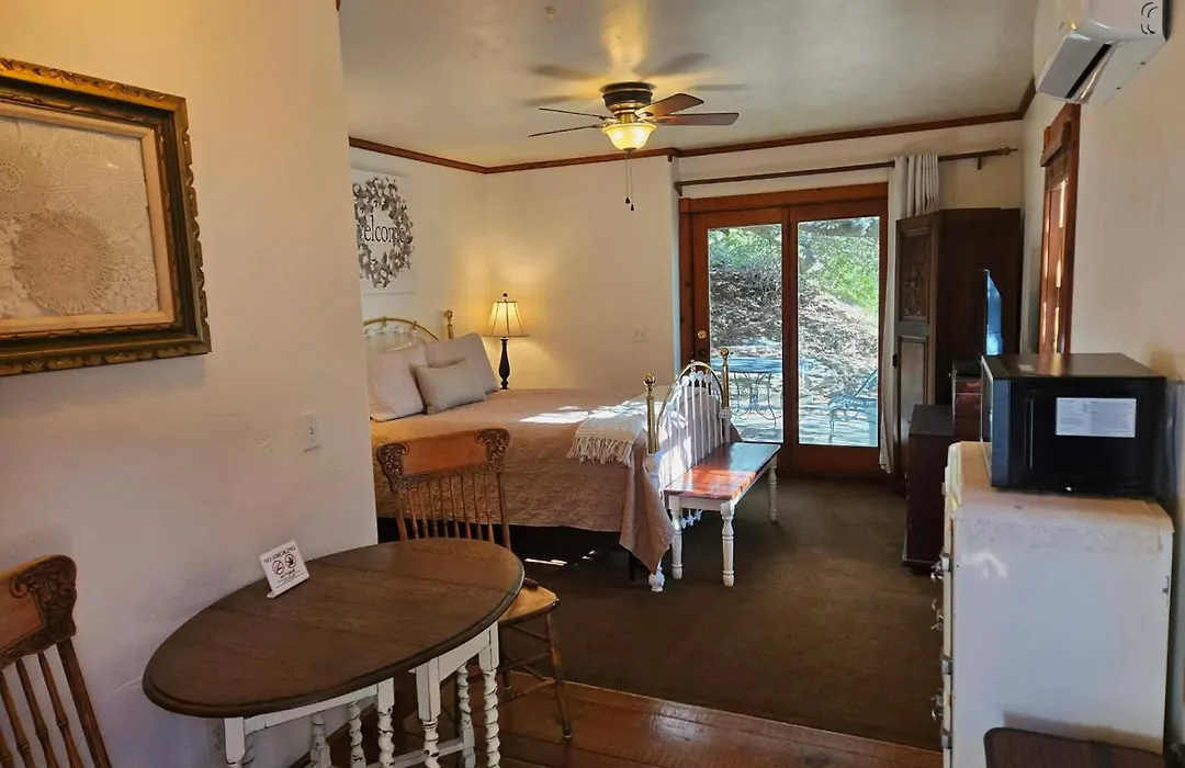 Oak Hill Inn-1