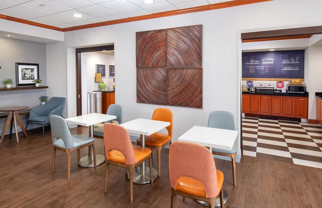 Newly Renovated Hampton Inn Omaha West Lakeside-1