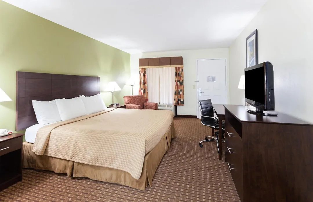 Super 8 By Wyndham Decatur/Dntn/Atlanta Area-1