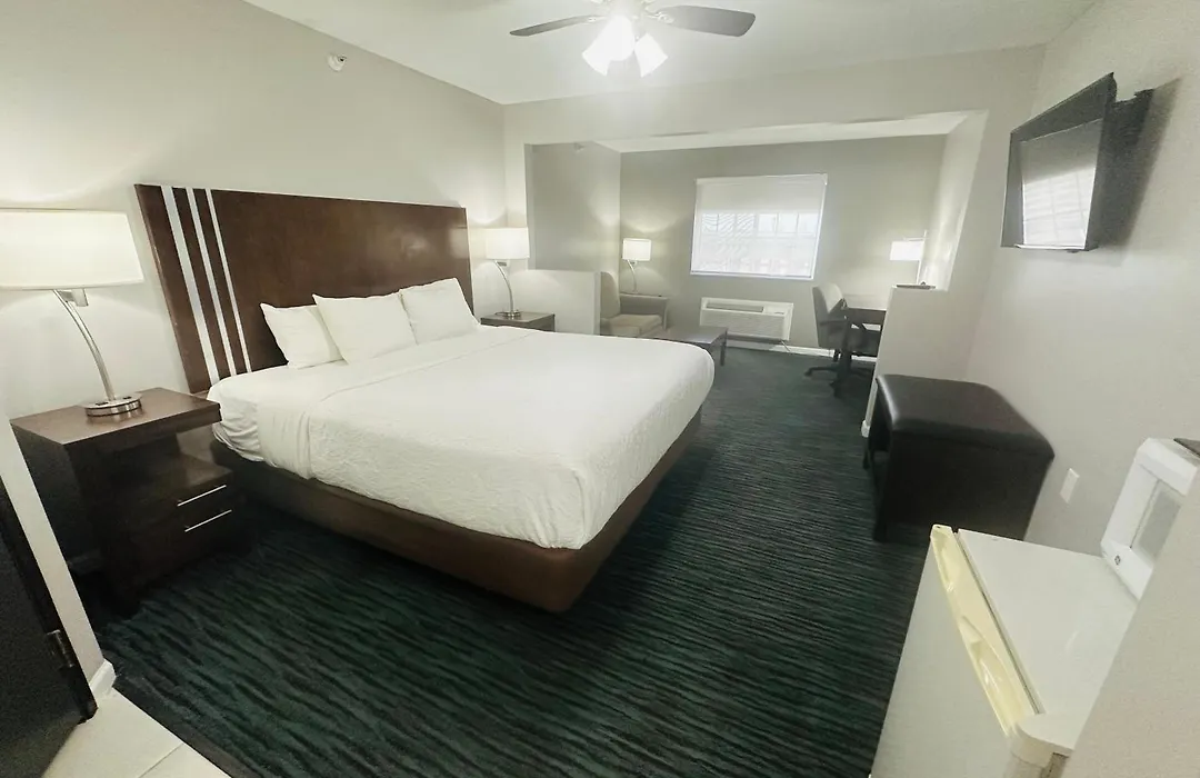 Bridgepointe Inn & Suites By Bphotels, Lincoln I-80 & 27Th St-1
