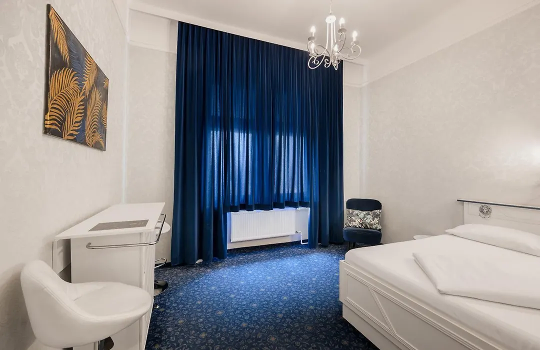 Hotel Goldene Spinne-1