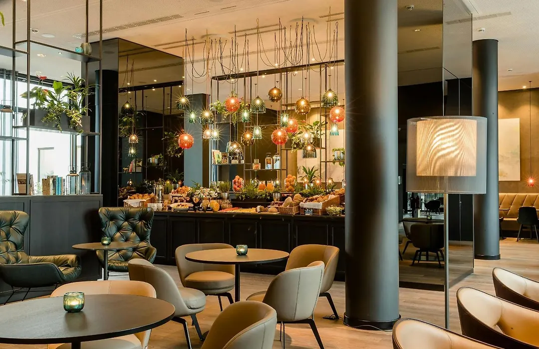 Motel One Köln-Neumarkt-1