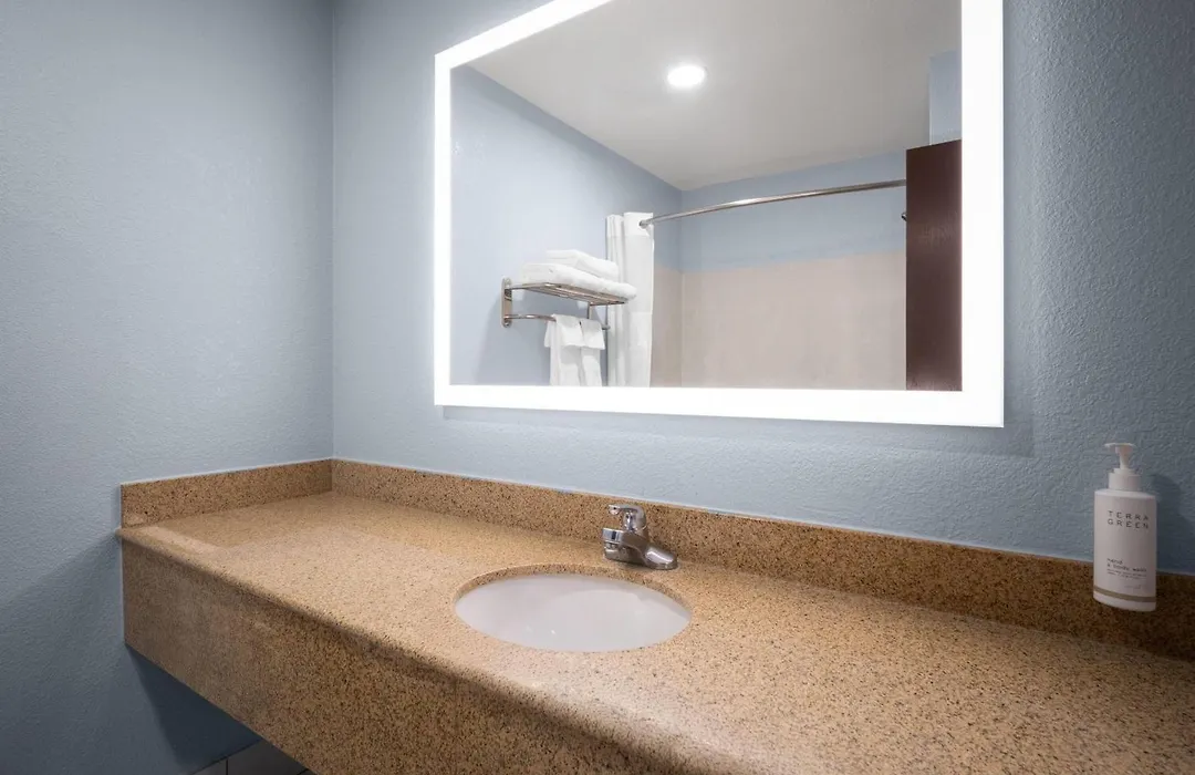 Days Inn By Wyndham Dodge City-1