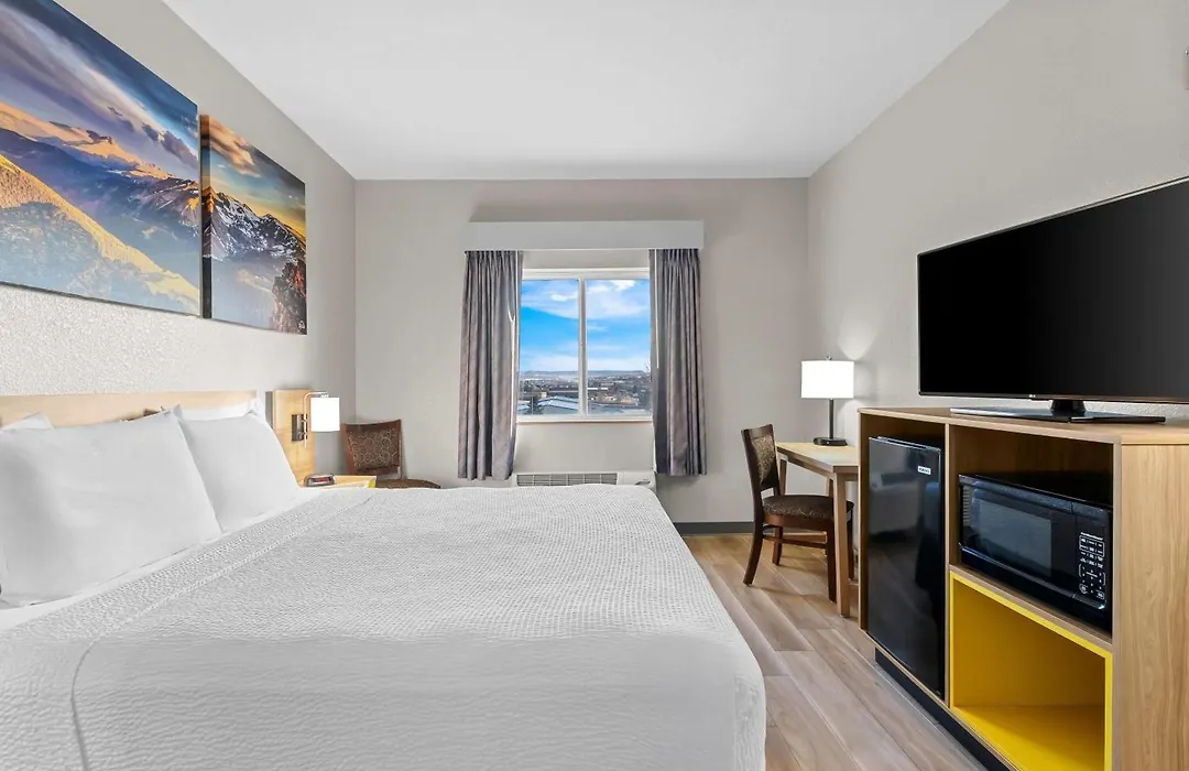 Days Inn & Suites By Wyndham Castle Rock-1