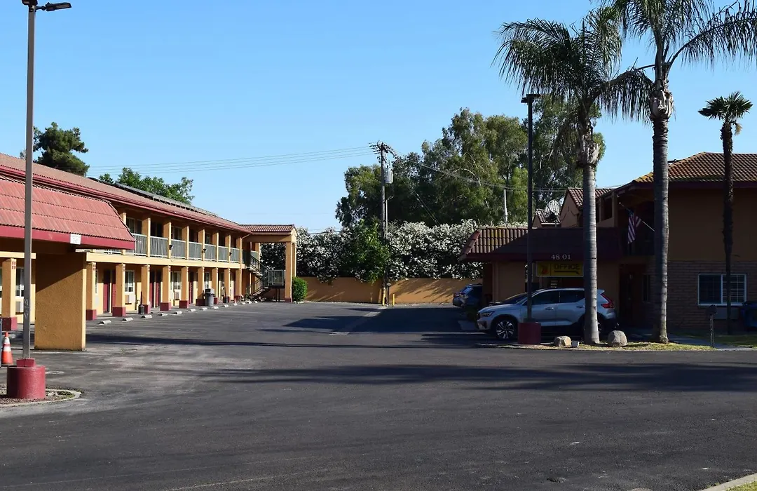 Super 8 By Wyndham Visalia-1