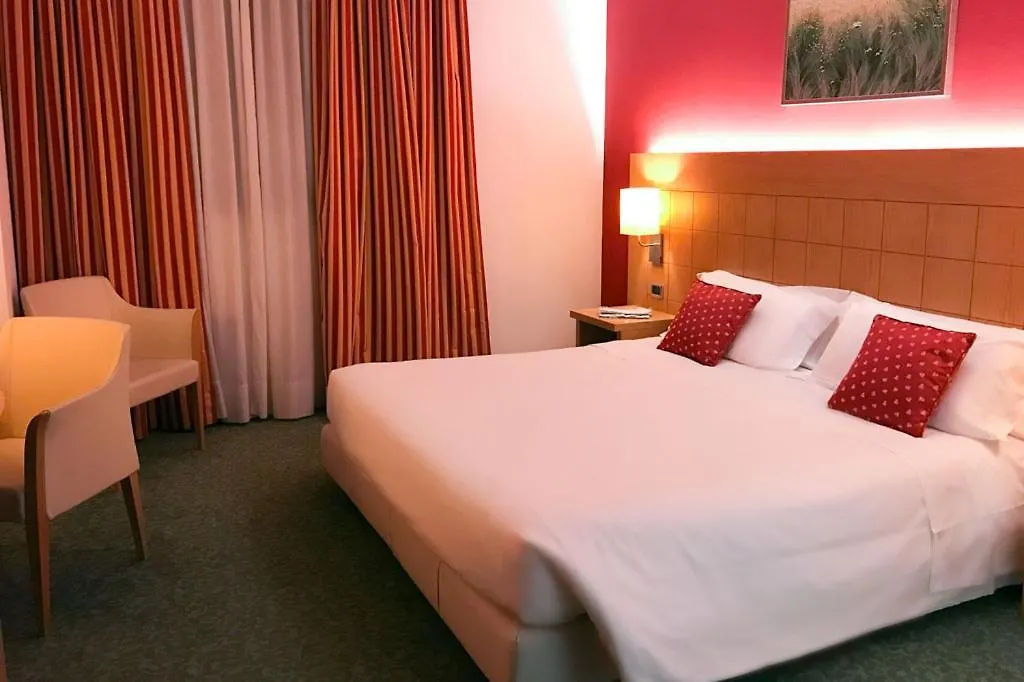 Hotel Senator-1
