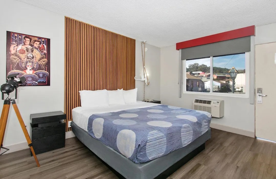 Royal Pagoda Motel Dodger Stadium-1