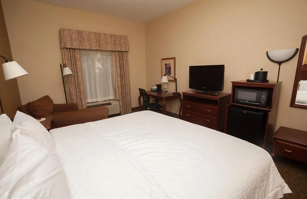 Hampton Inn Oneonta-1
