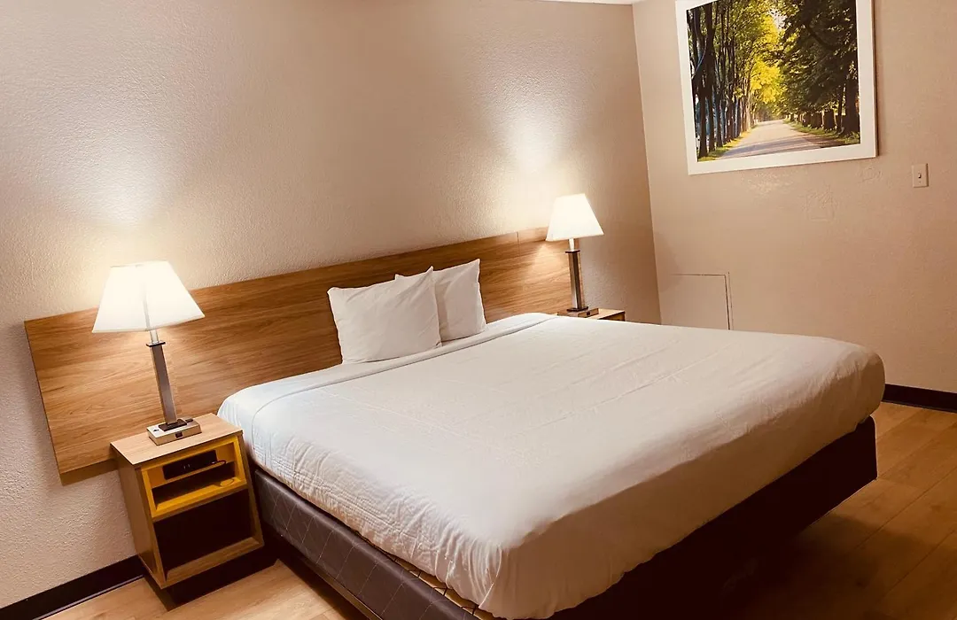 Days Inn By Wyndham Amherst Oh - Near Cleveland Cedar Point & Lake Erie-1
