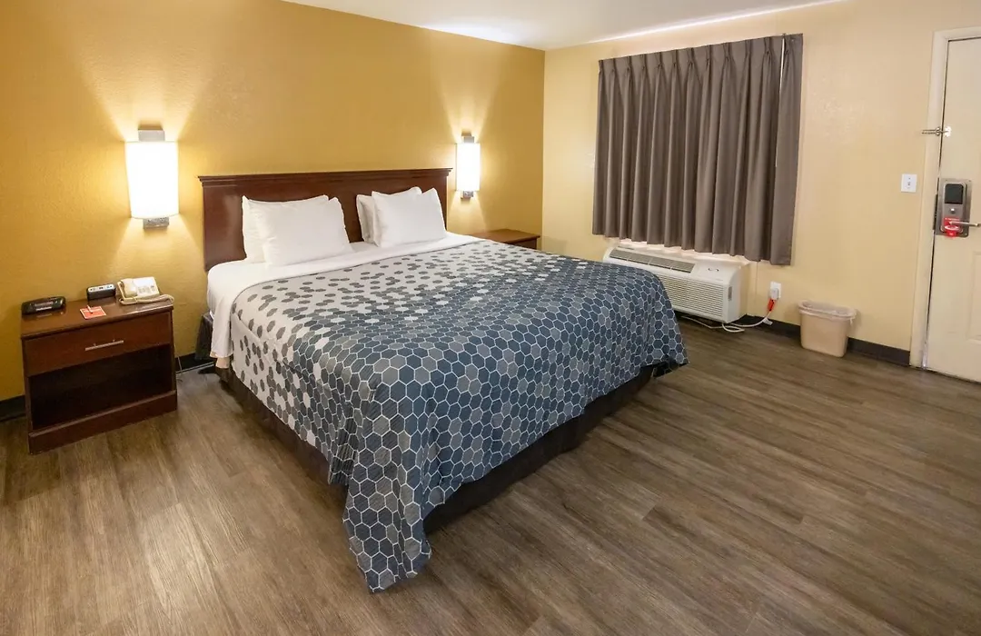 Econo Lodge Mcalester-1