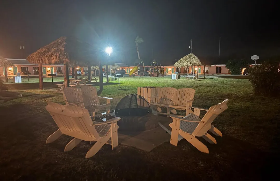 Shark Reef Resort Motel & Cottages-1