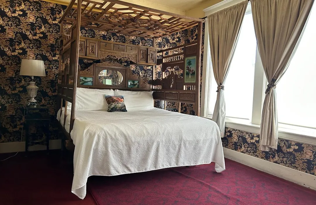 Bisbee Grand Hotel, Saloon, And Music Venue-1