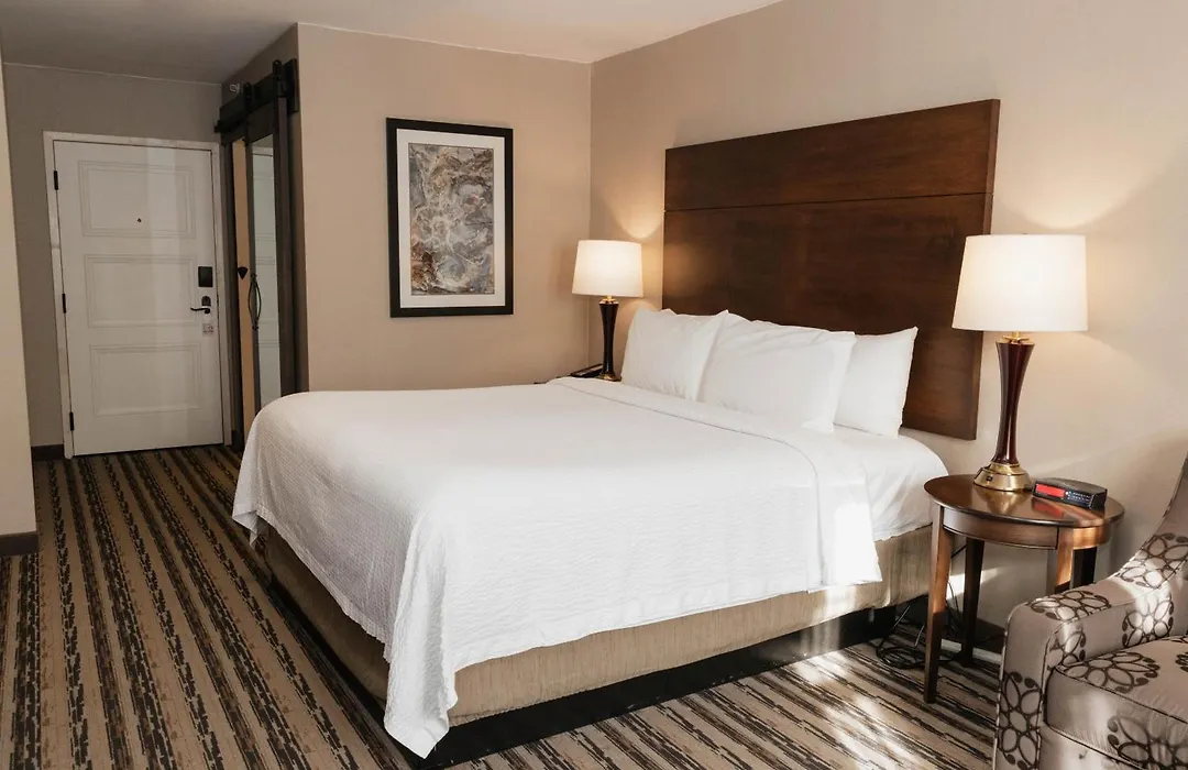 Colonial Hotel-1