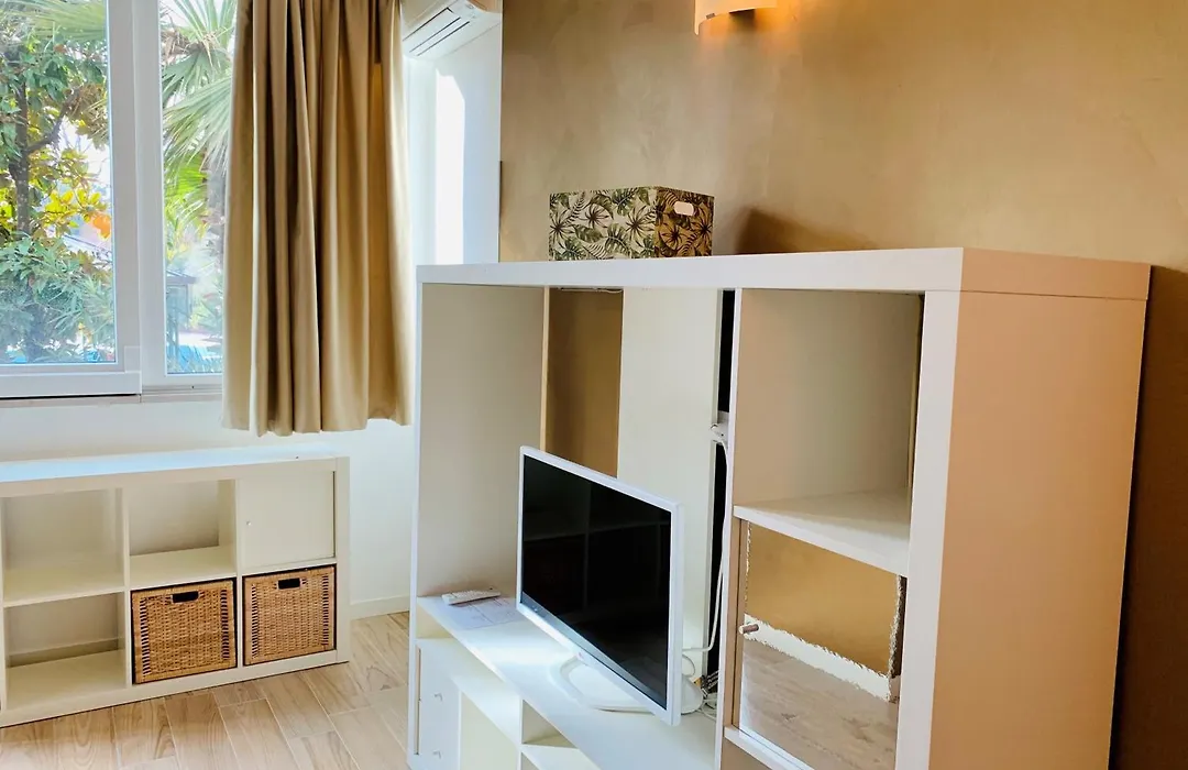 Front Lake Apartment Bardolino-1