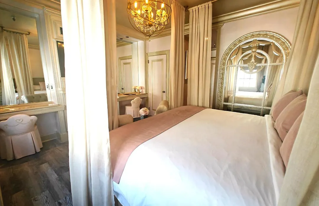 Hemingway Suites At Palm Beach Hotel Island-1