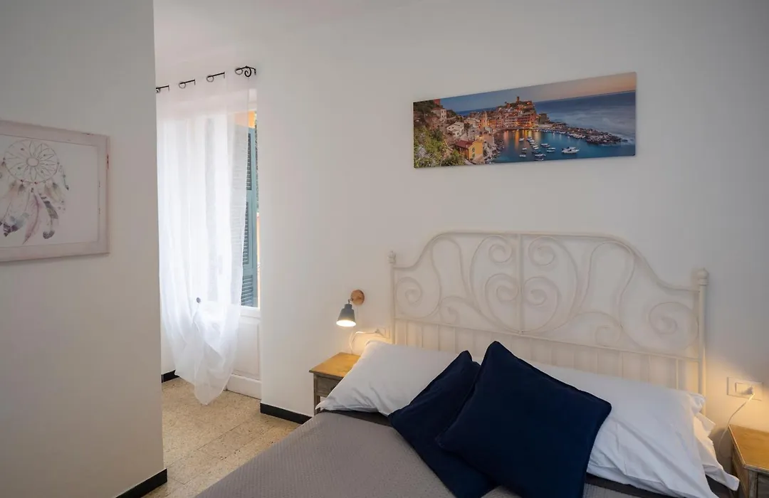 Pippo a Vernazza Rooms-1