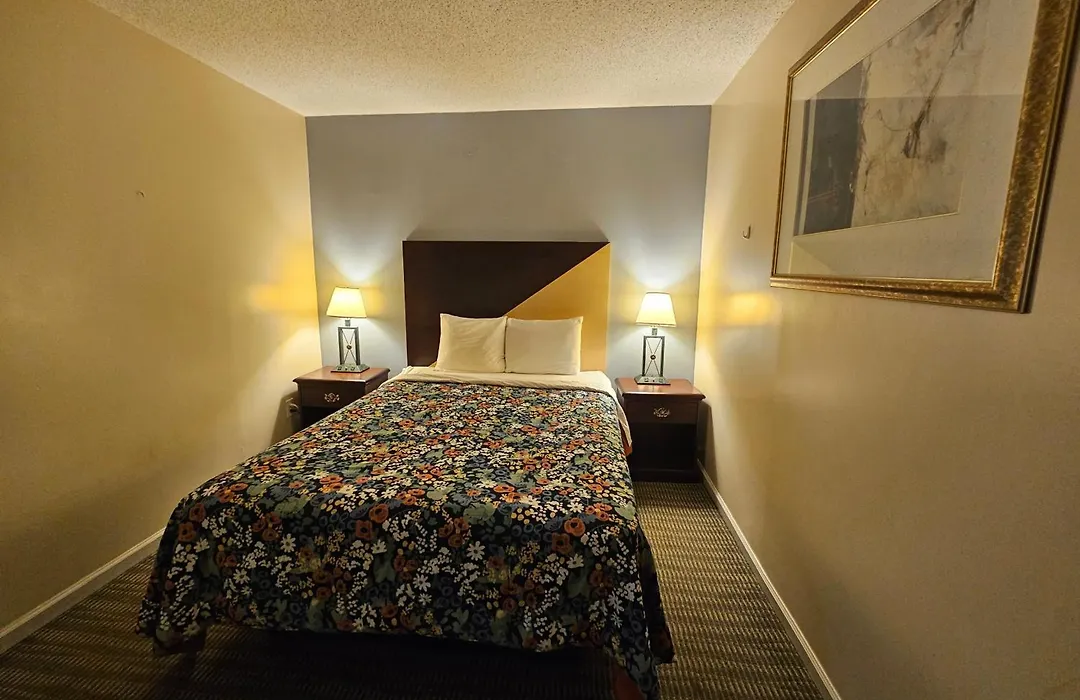 Merrimac Inn And Suite-1