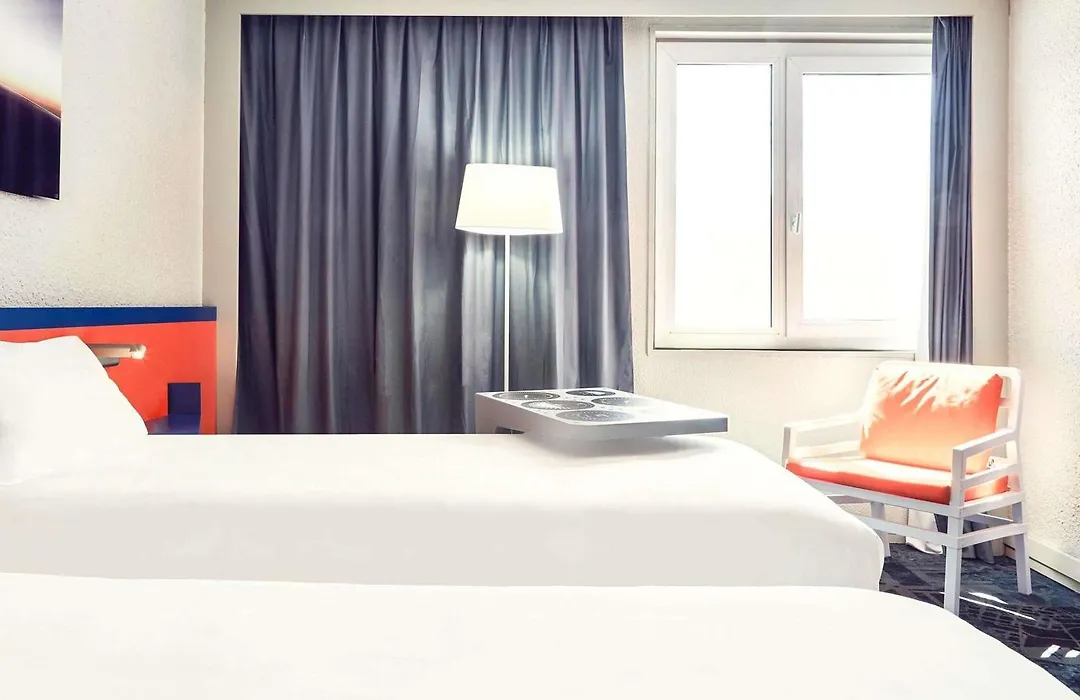 ibis Styles Marseille Aéroport-1