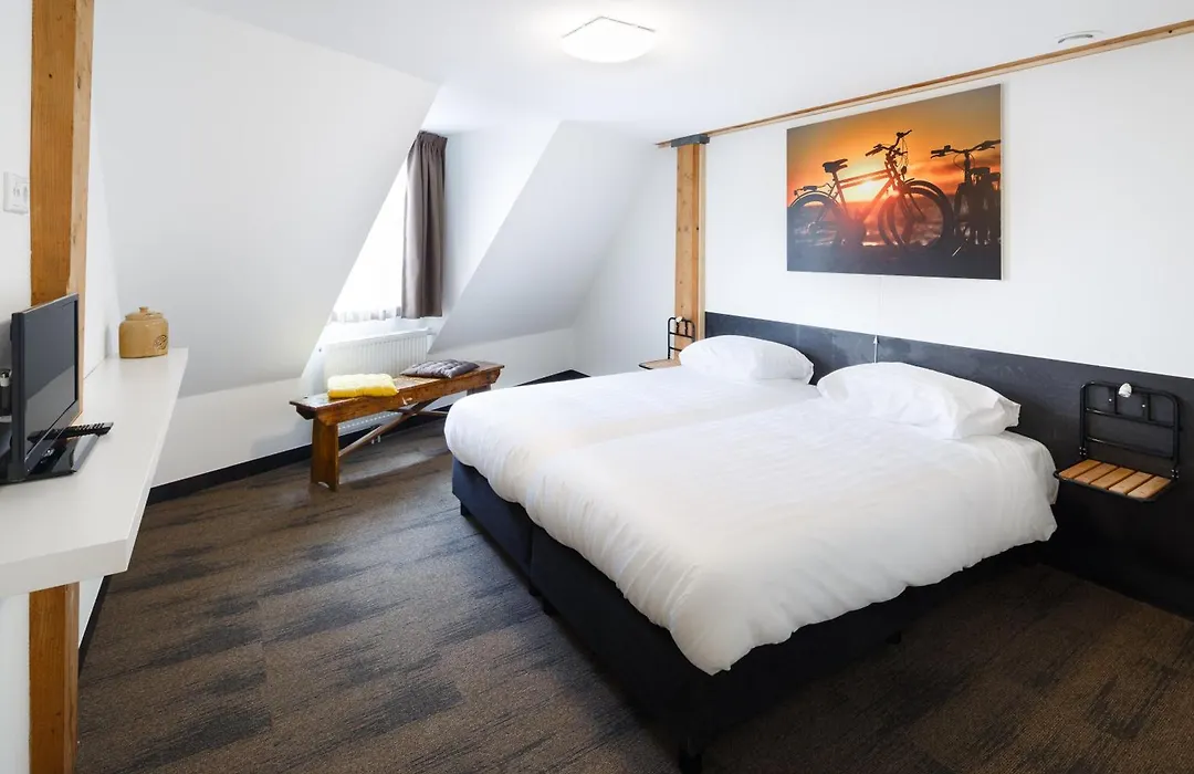 Hotel Blooker-1