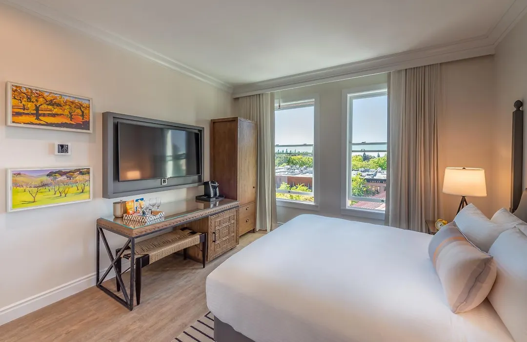 Hotel E-1
