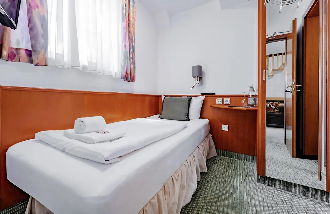 Hotel Domschatz-1
