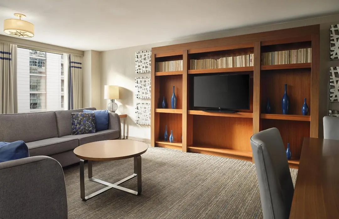 Embassy Suites By Hilton Chicago Downtown Magnificent Mile-1