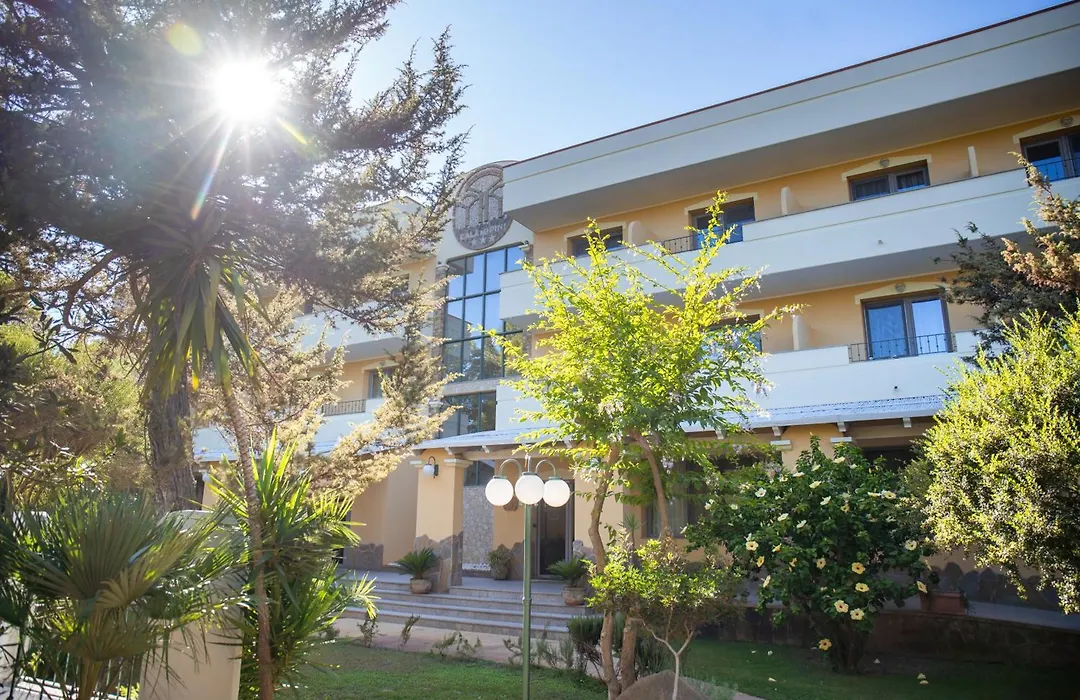 Hotel Cala Dei Pini-1