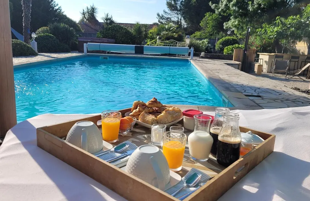 15' Cité de Carcassonne, chambre au calme, petit-déjeuner et jacuzzi en supplément-1