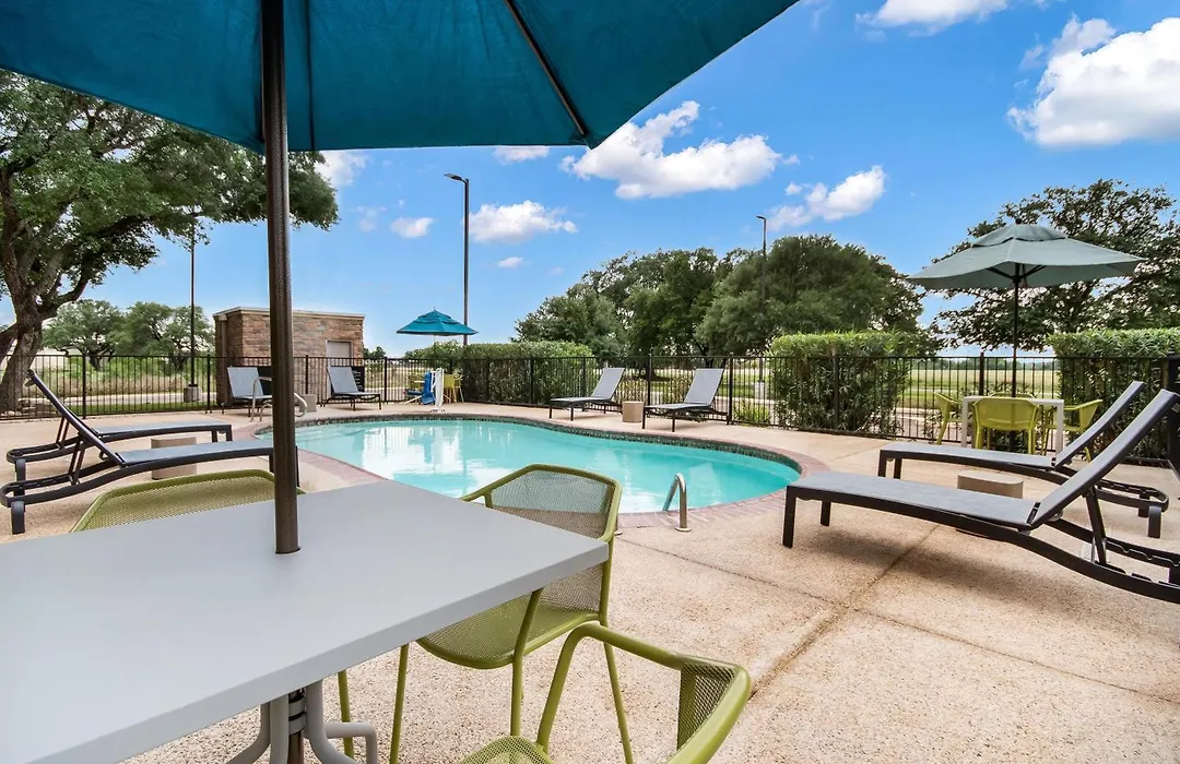Hampton Inn Uvalde-1