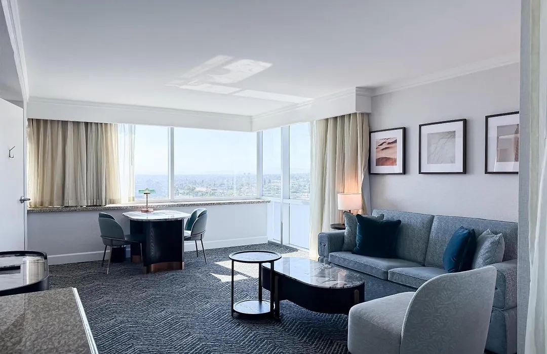 Embassy Suites Los Angeles Glendale-1