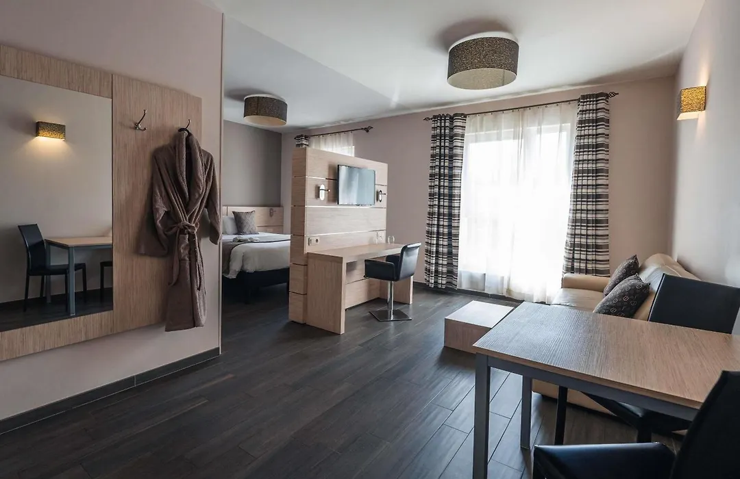 Aero44 Hotel Charleroi Airport-1
