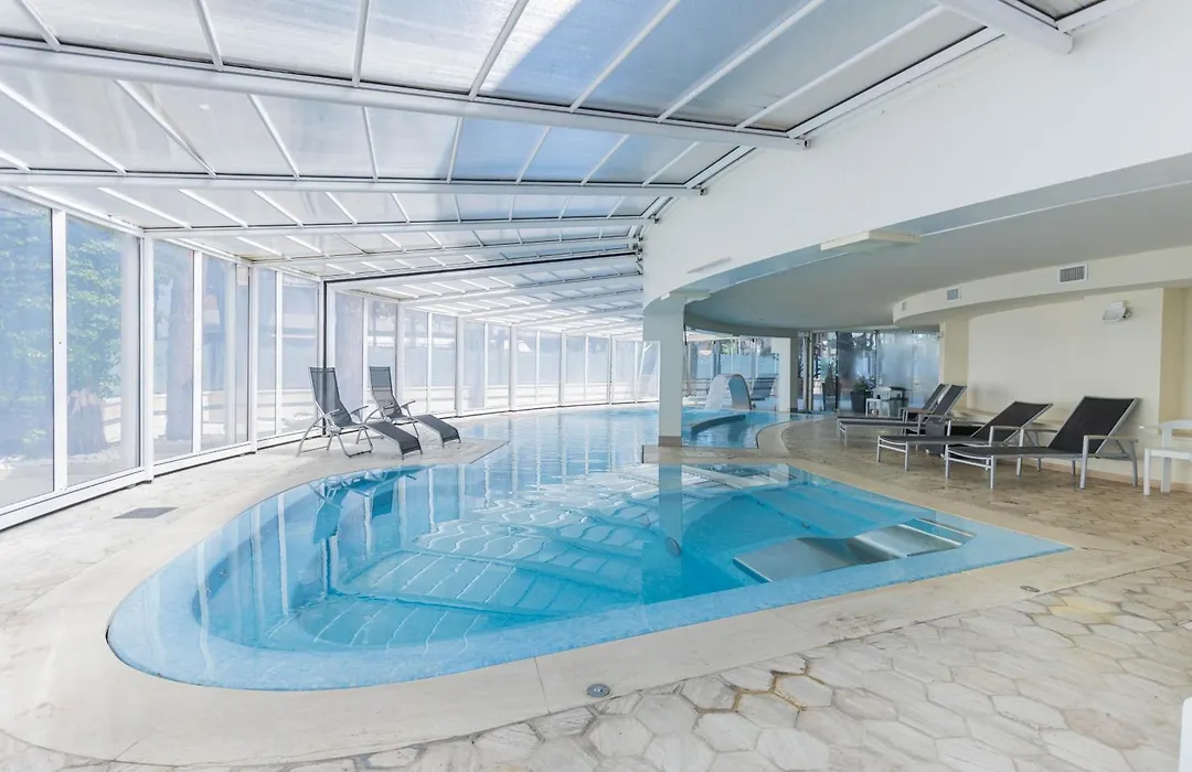 Hotel Globus-1