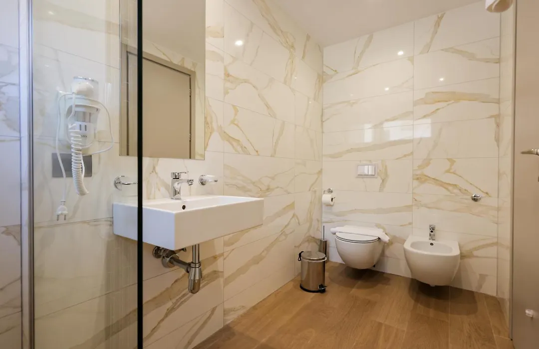 Hotel Saranda International-1