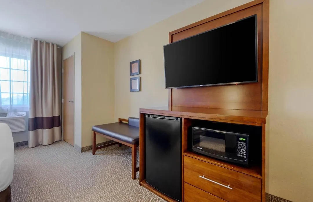 Comfort Suites Johnson Creek Conference Center-1